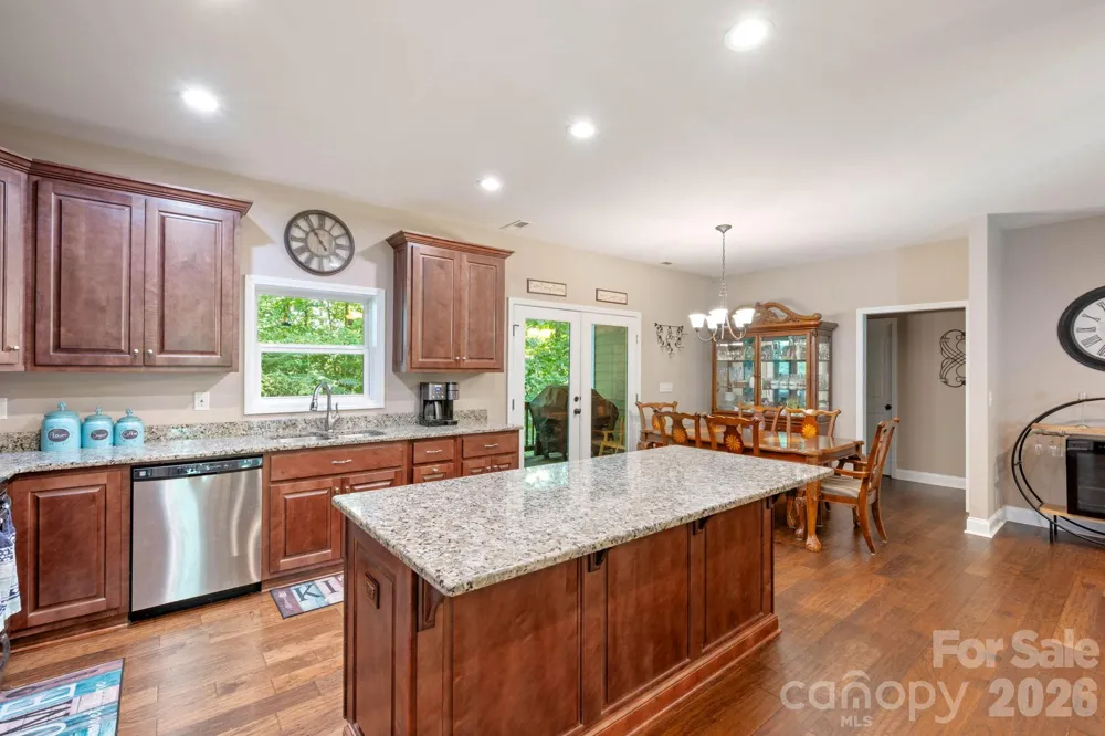 72 Summer Shade Court Hendersonville, NC 28792