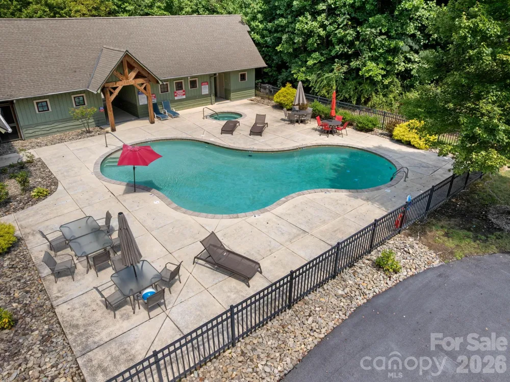 72 Summer Shade Court Hendersonville, NC 28792