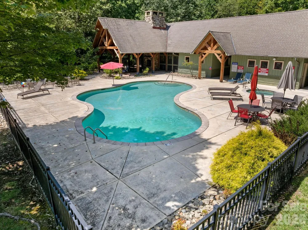72 Summer Shade Court Hendersonville, NC 28792