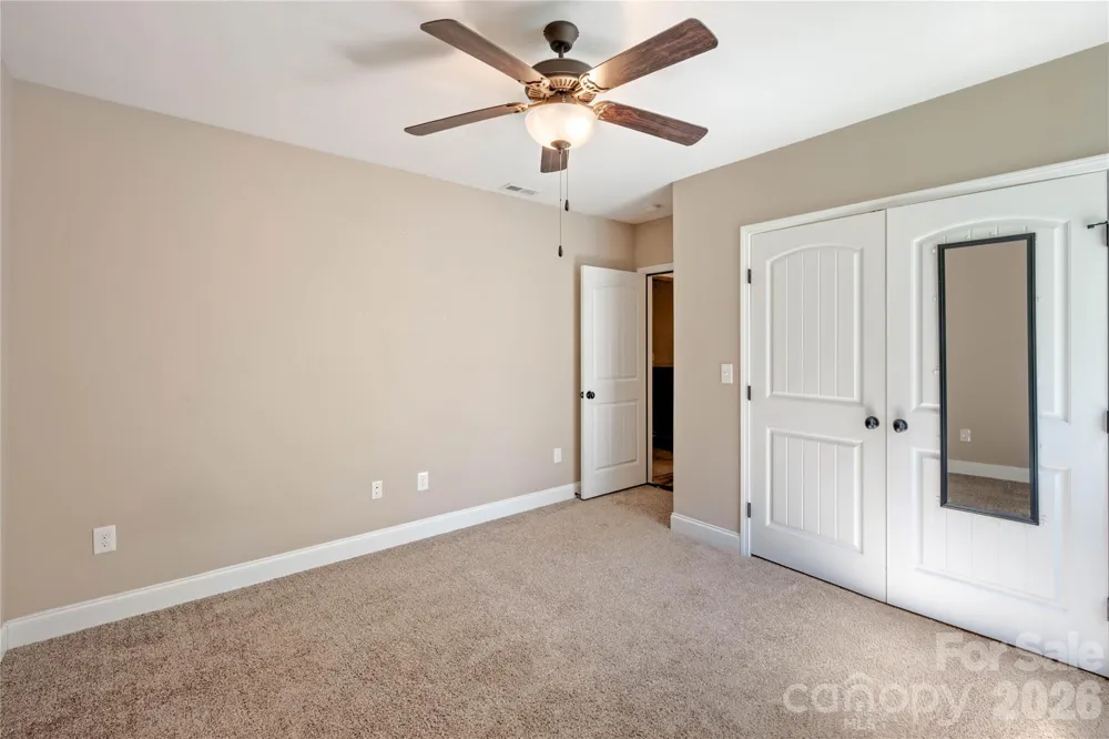 72 Summer Shade Court Hendersonville, NC 28792