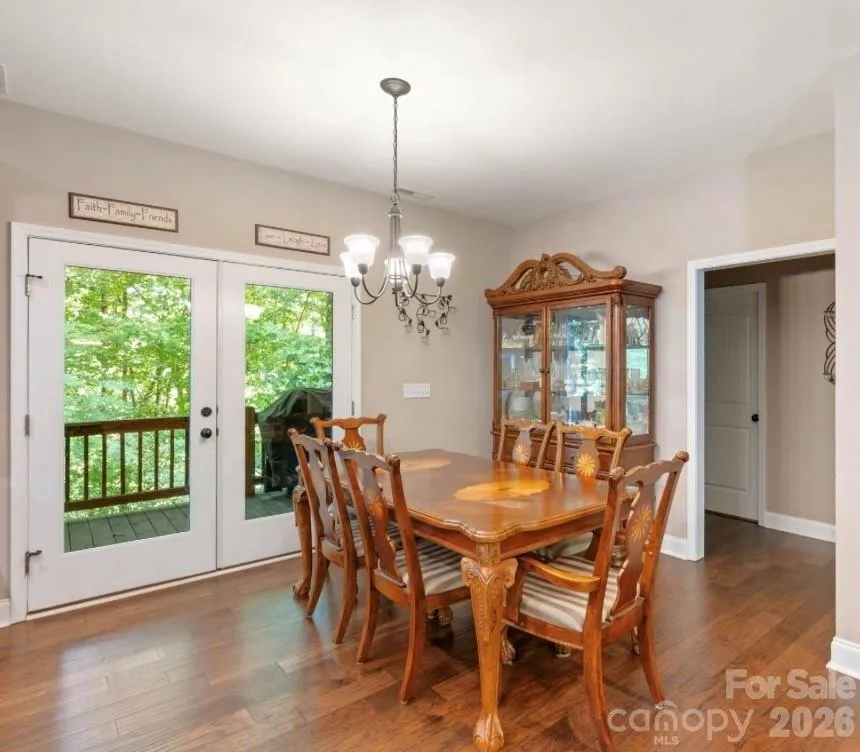 72 Summer Shade Court Hendersonville, NC 28792