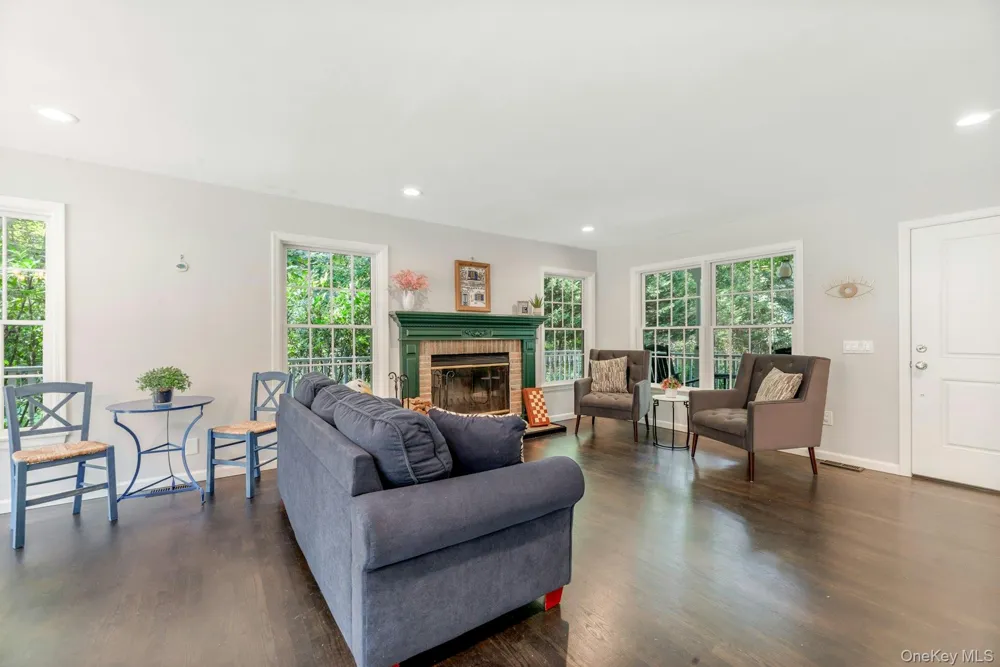 405 The Short Lane East Marion, NY 11939