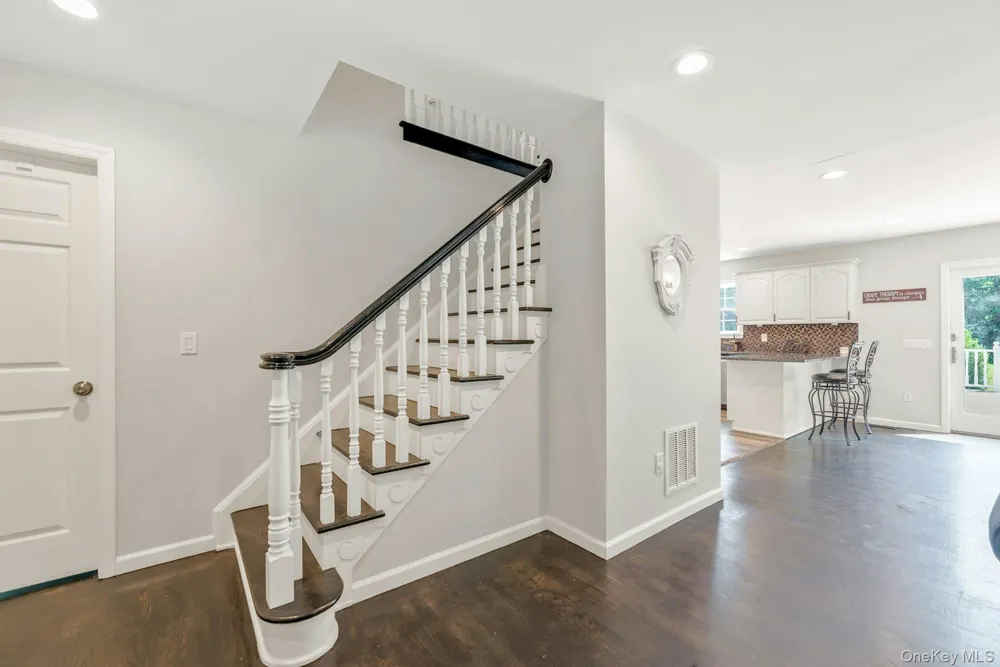 405 The Short Lane East Marion, NY 11939