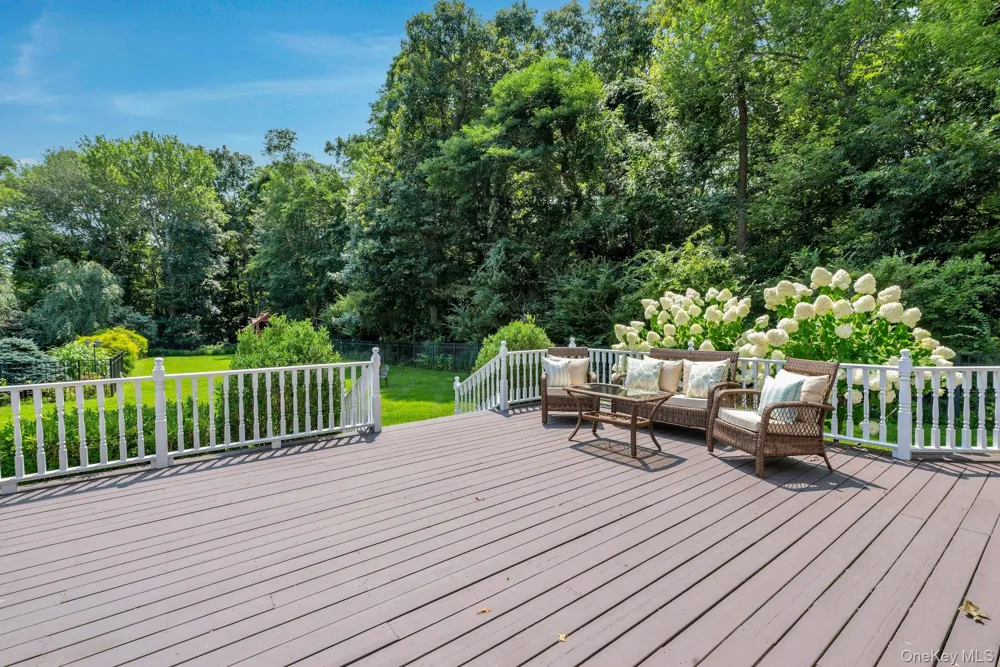 405 The Short Lane East Marion, NY 11939