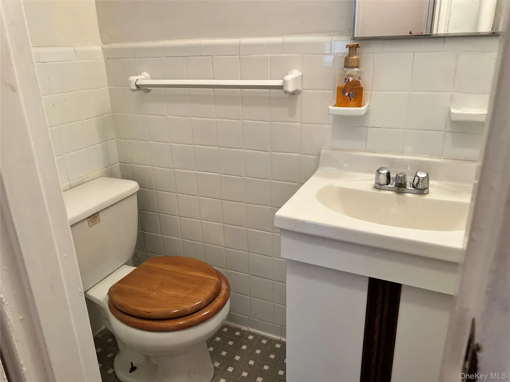 530 Dubois Avenue #6A Valley Stream, NY 11581
