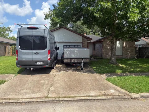 1127 W Brompton Drive