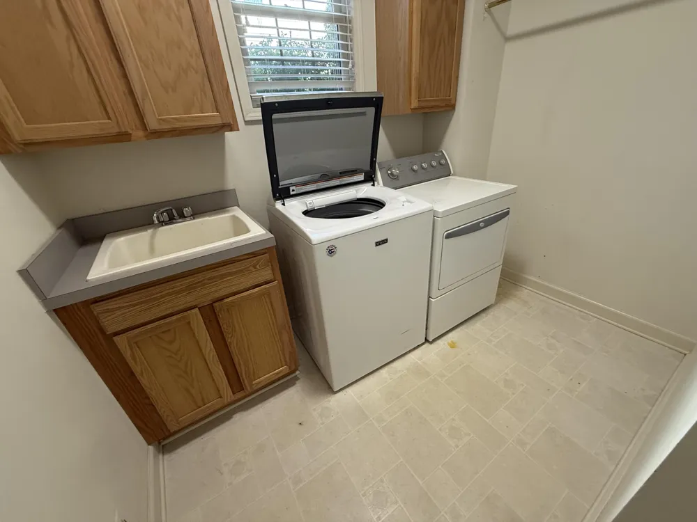 18145 Shoreline Court Northville, MI 48168