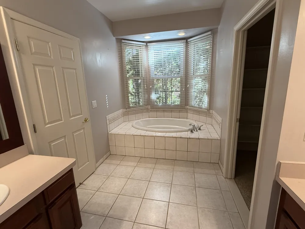 18145 Shoreline Court Northville, MI 48168