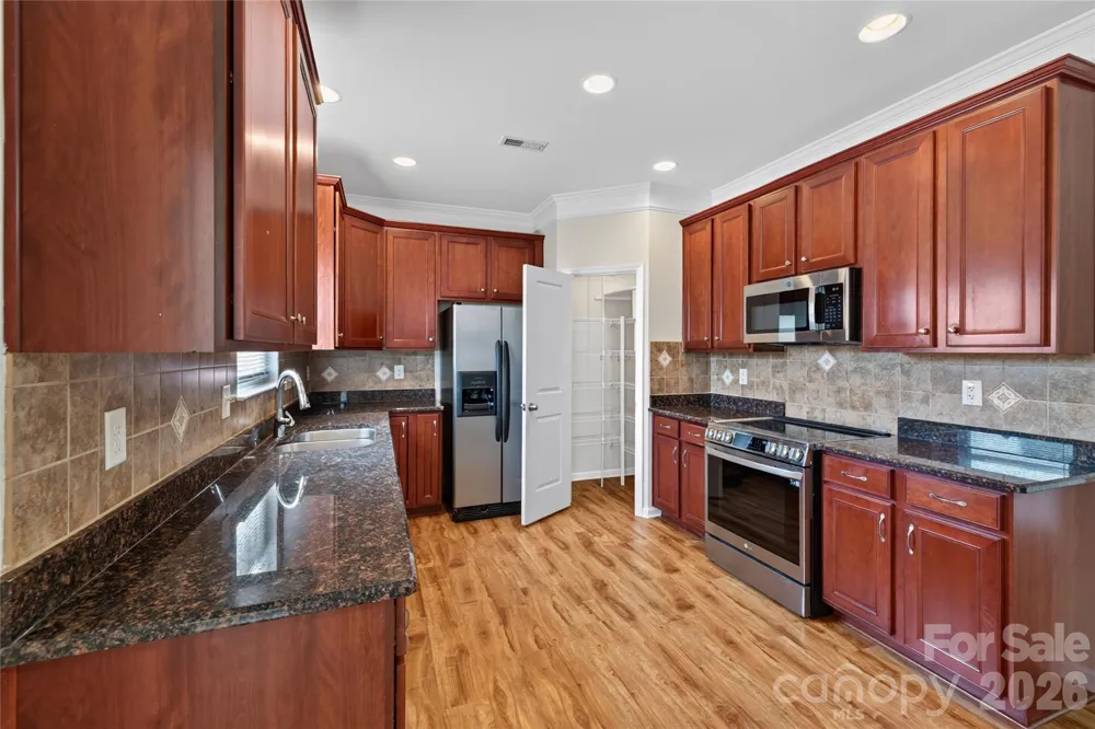 1607 Hoosac Drive Waxhaw, NC 28173
