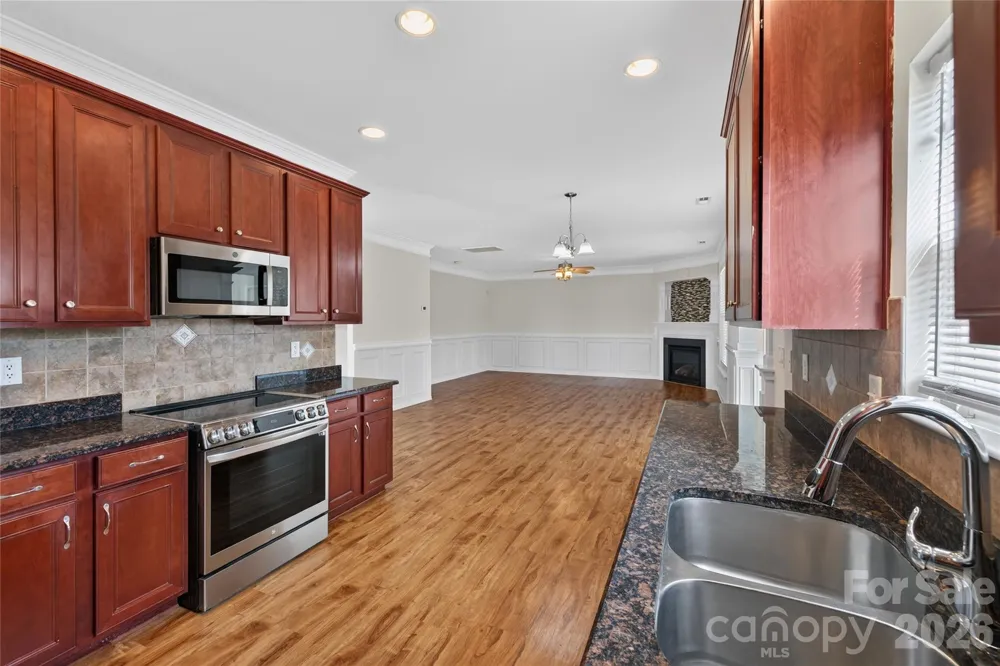 1607 Hoosac Drive Waxhaw, NC 28173