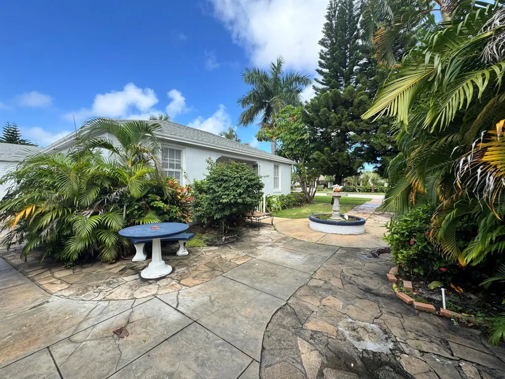 200 Park Avenue #5 Lake Park, FL 33403