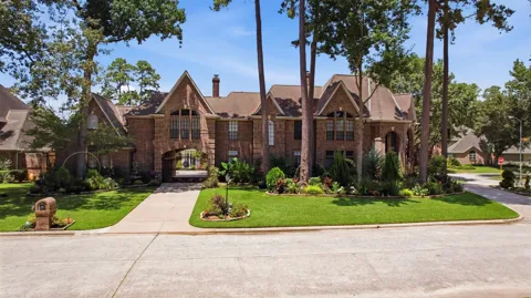 5202 Norborne Lane