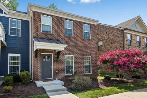 1042 Emery Bay Cir