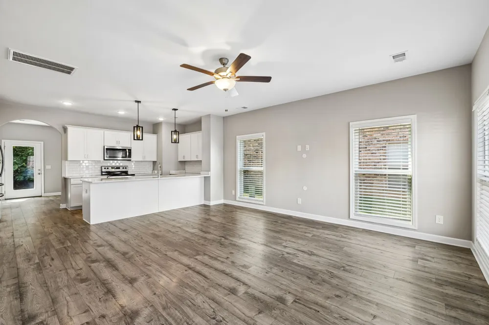 1042 Emery Bay Cir Hendersonville, TN 37075
