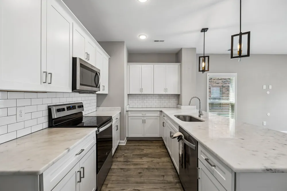 1042 Emery Bay Cir Hendersonville, TN 37075