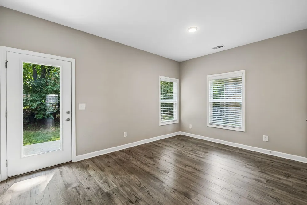 1042 Emery Bay Cir Hendersonville, TN 37075