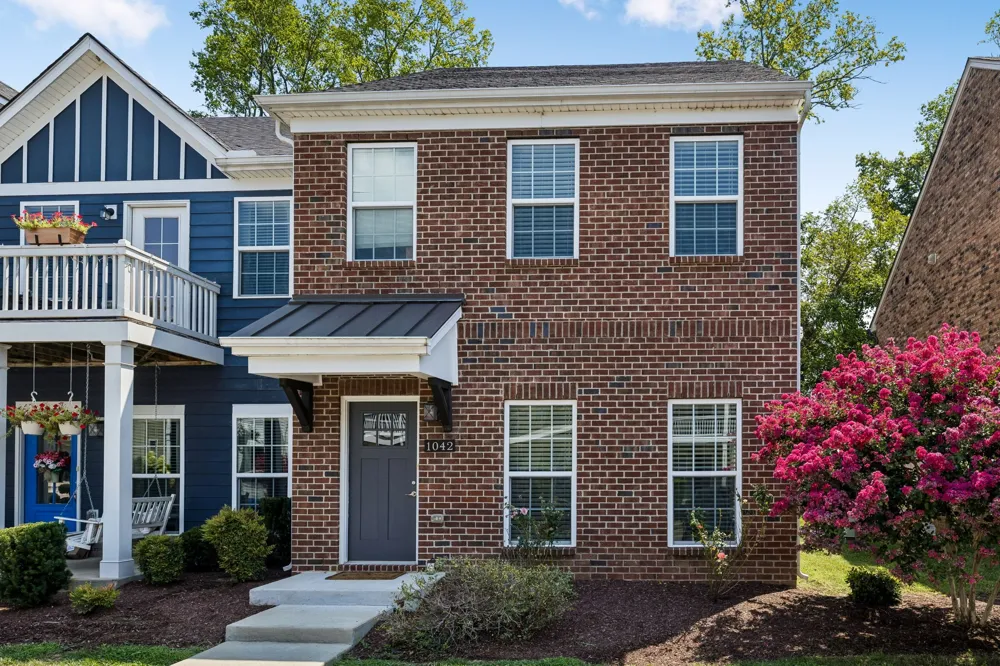 1042 Emery Bay Cir Hendersonville, TN 37075