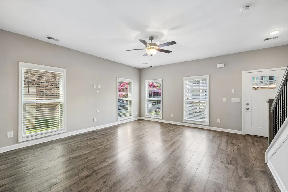 1042 Emery Bay Cir Hendersonville, TN 37075