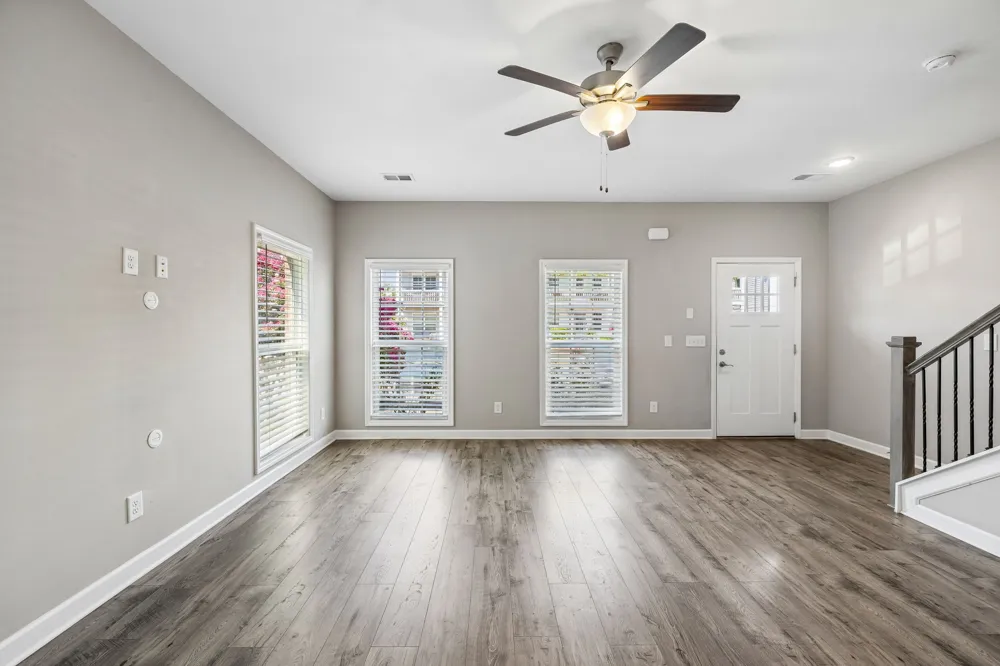 1042 Emery Bay Cir Hendersonville, TN 37075