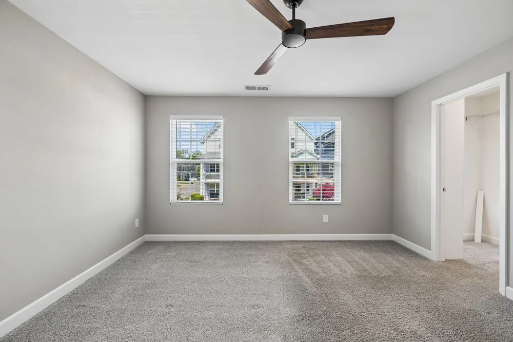 1042 Emery Bay Cir Hendersonville, TN 37075