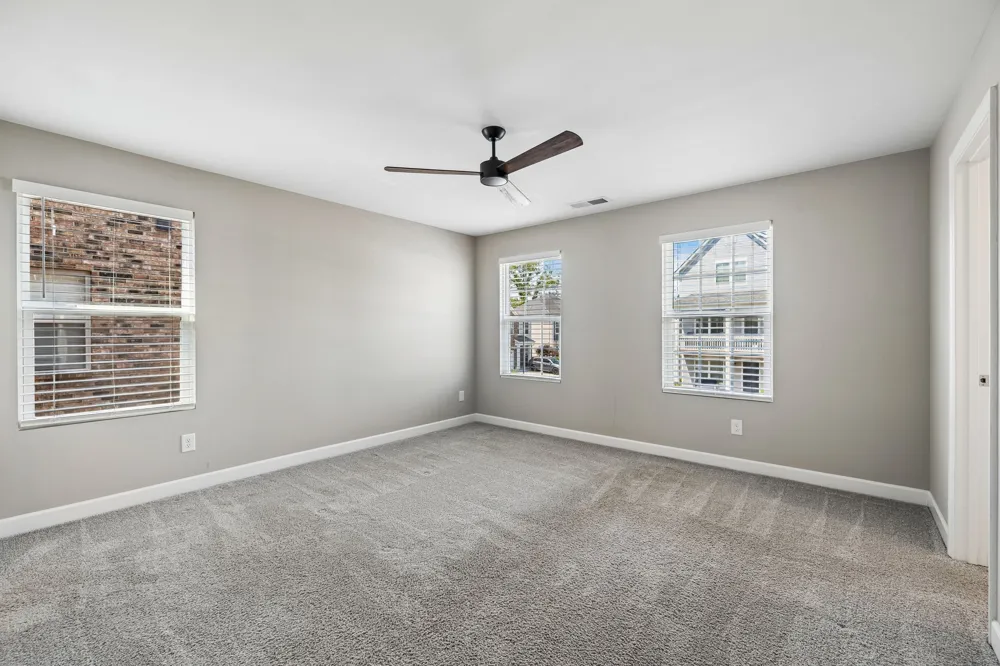 1042 Emery Bay Cir Hendersonville, TN 37075