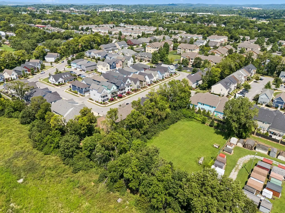 1042 Emery Bay Cir Hendersonville, TN 37075