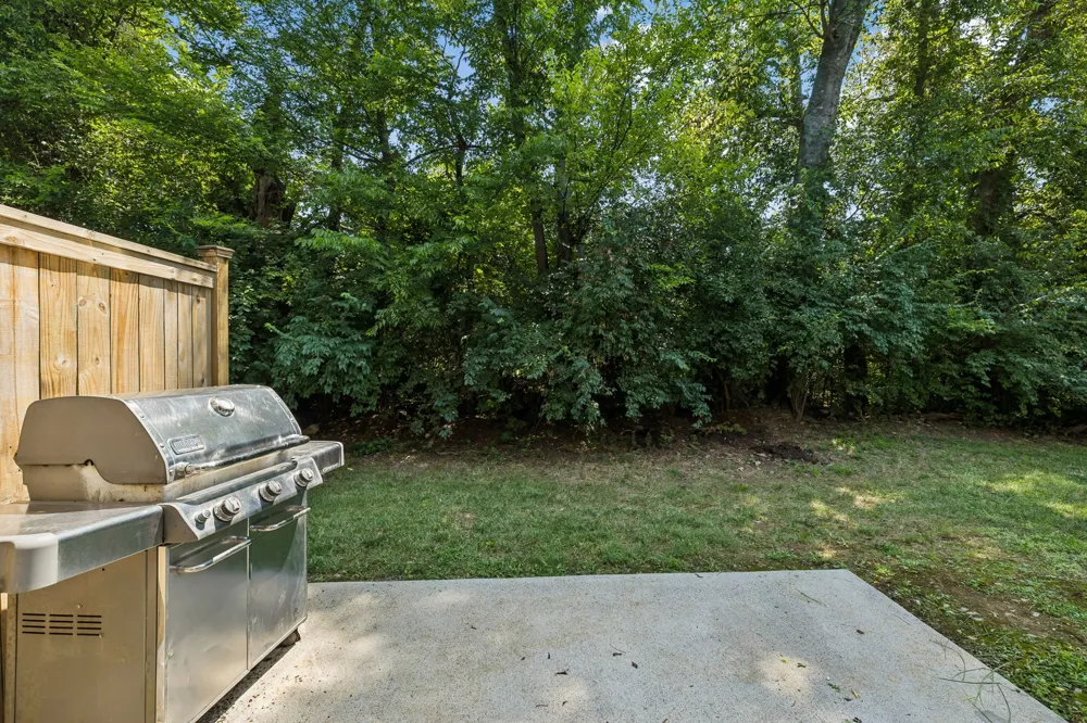 1042 Emery Bay Cir Hendersonville, TN 37075