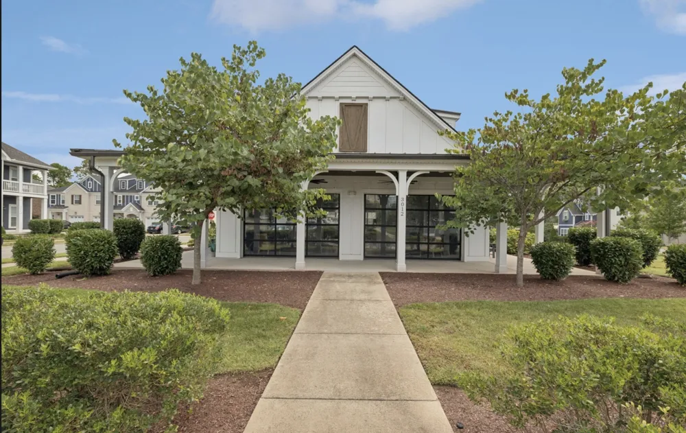 1042 Emery Bay Cir Hendersonville, TN 37075