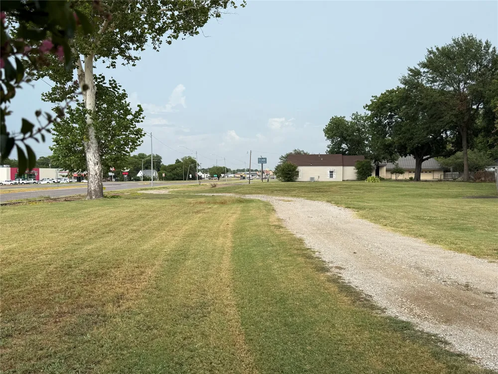 1408 W Broadway Street Ardmore, OK 73401