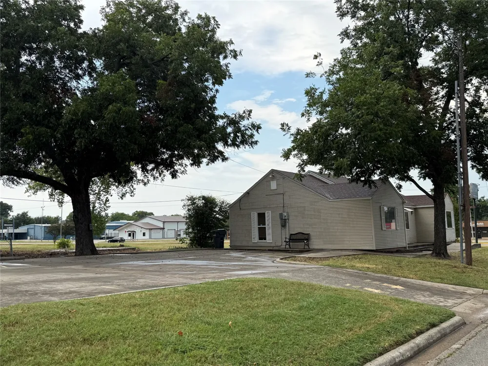 1408 W Broadway Street Ardmore, OK 73401