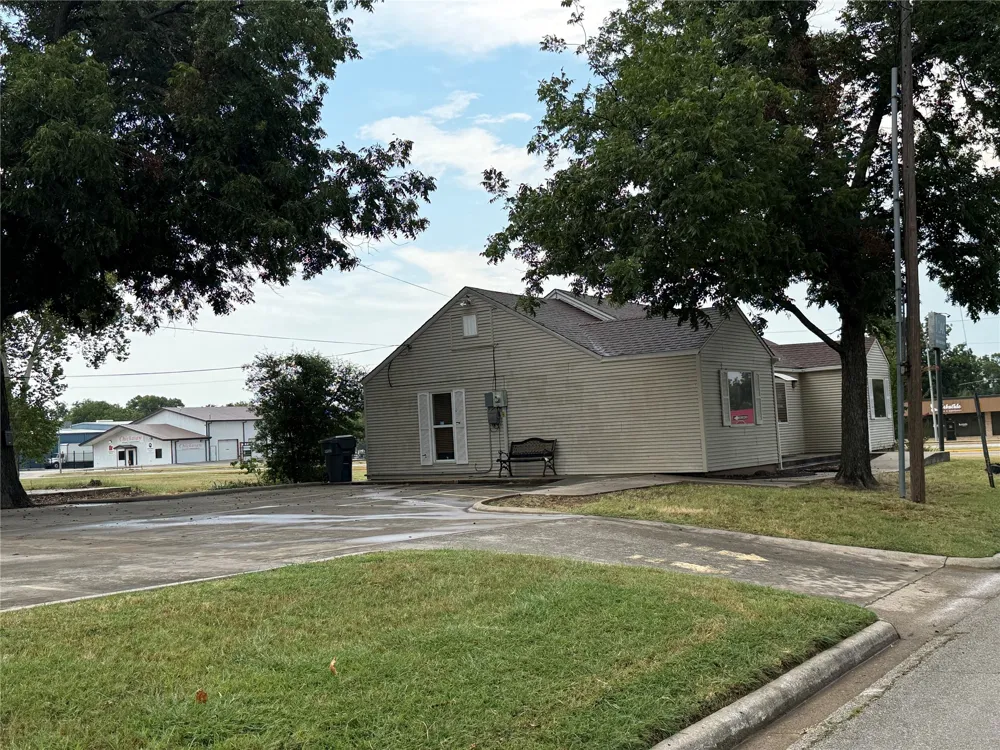 1408 W Broadway Street Ardmore, OK 73401