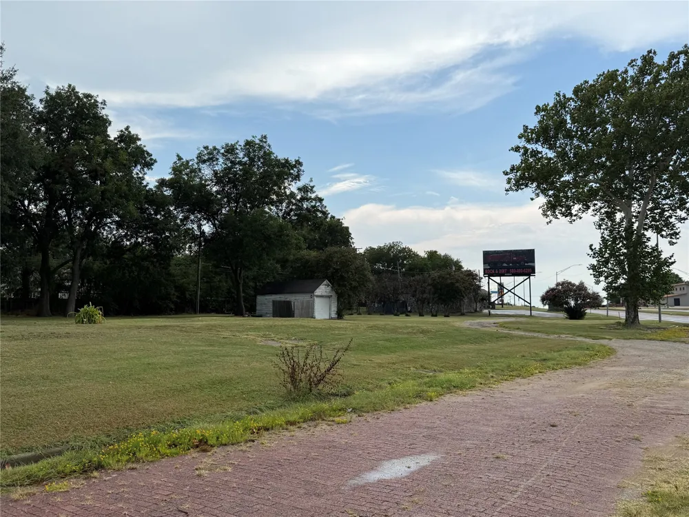1408 W Broadway Street Ardmore, OK 73401