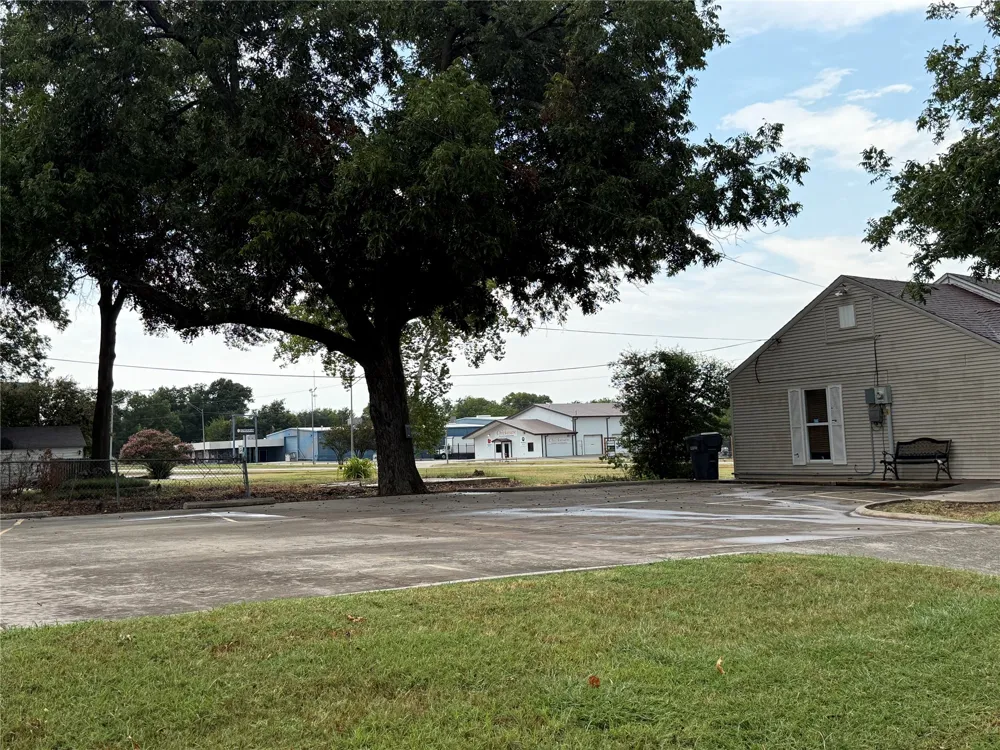 1408 W Broadway Street Ardmore, OK 73401