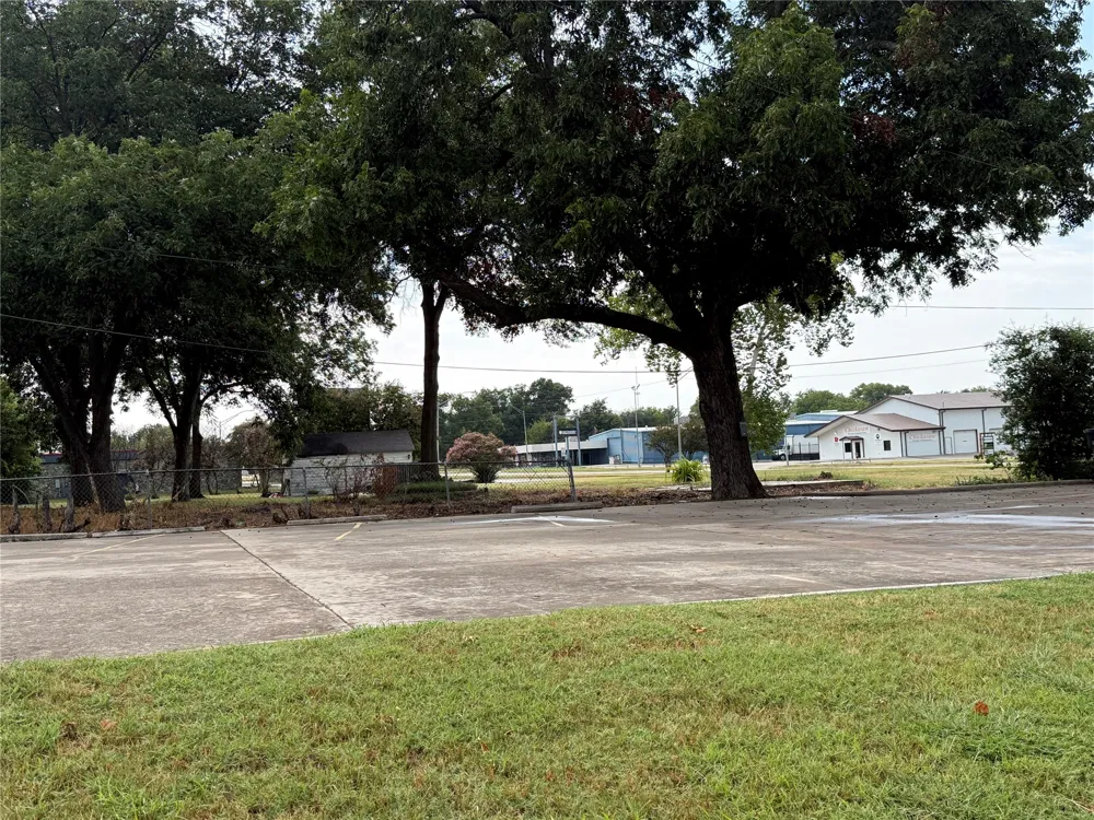 1408 W Broadway Street Ardmore, OK 73401