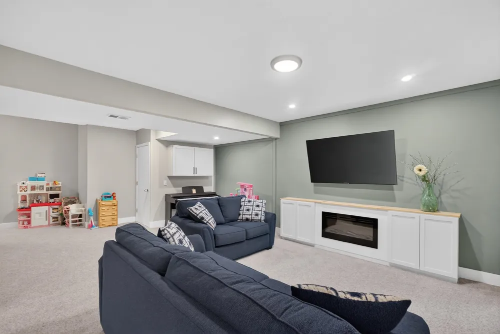 3552 Lookout Point East Bay Township, MI 49686