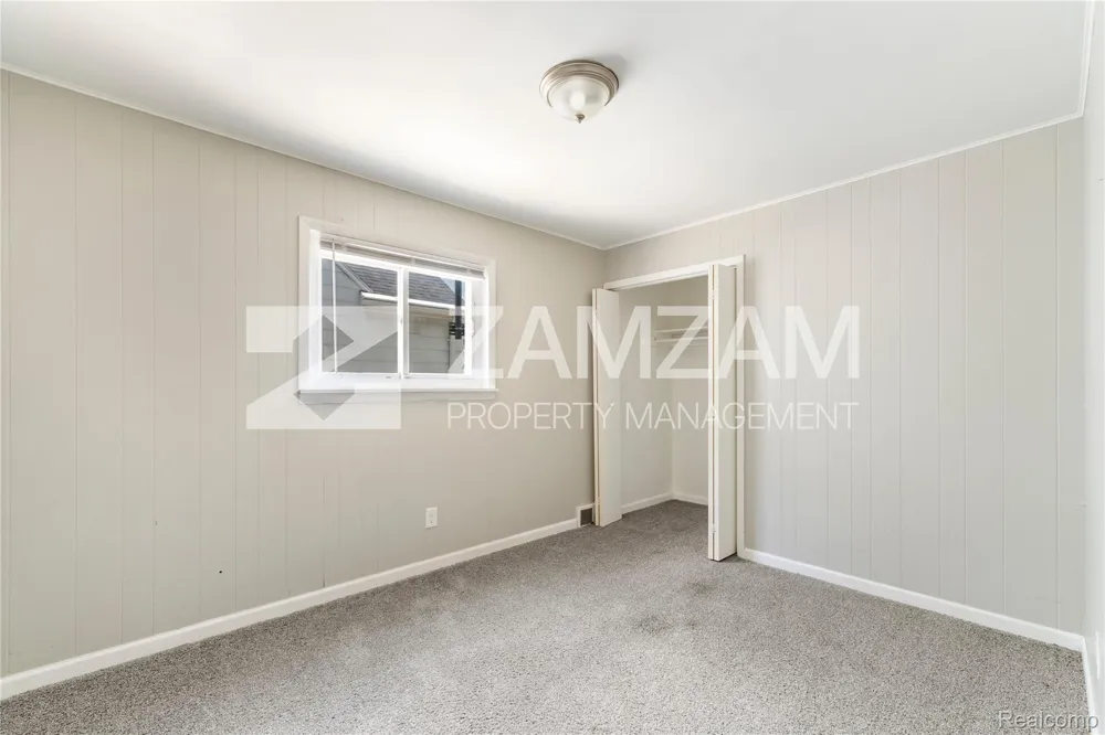 8233 Stephens Center Line City, MI 48015