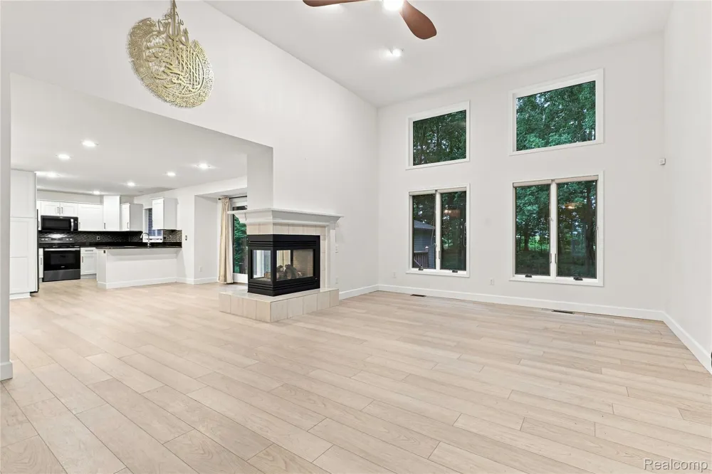 2318 Flagstone Drive Flint Charter Township, MI 48433