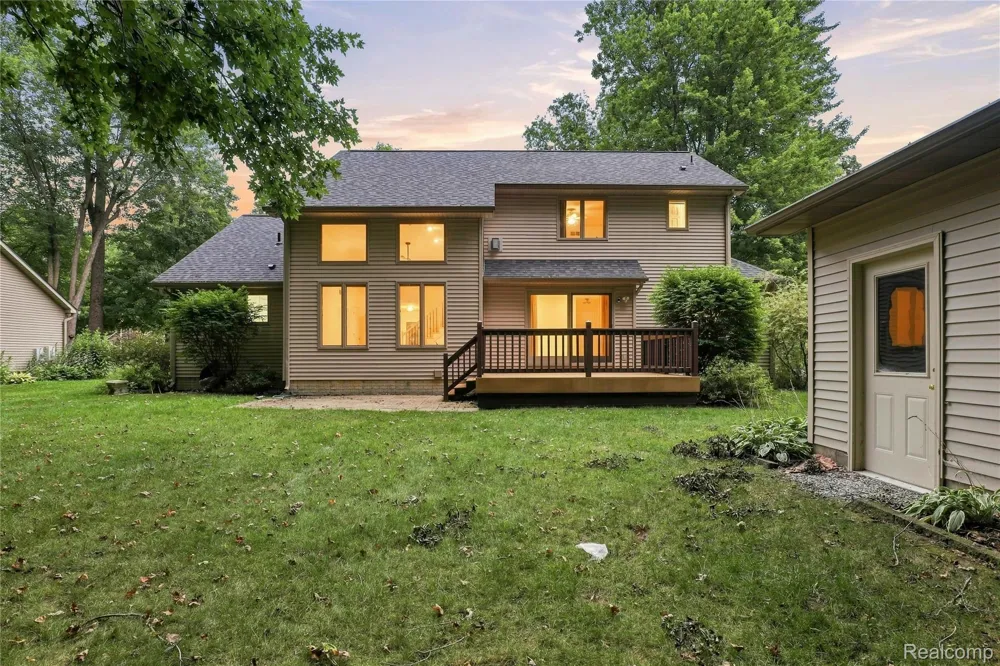 2318 Flagstone Drive Flint Charter Township, MI 48433