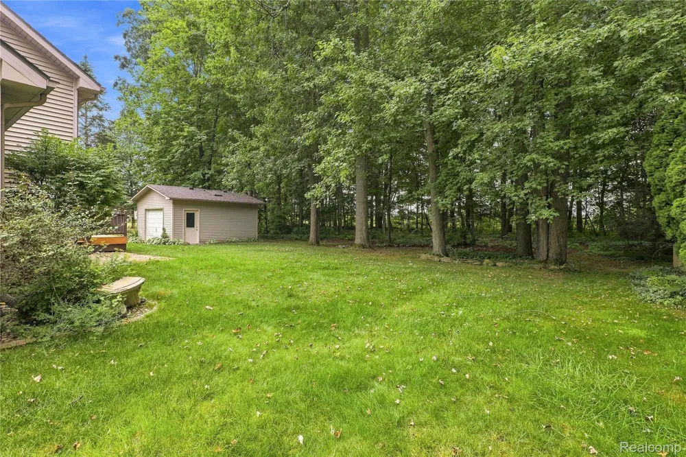 2318 Flagstone Drive Flint Charter Township, MI 48433