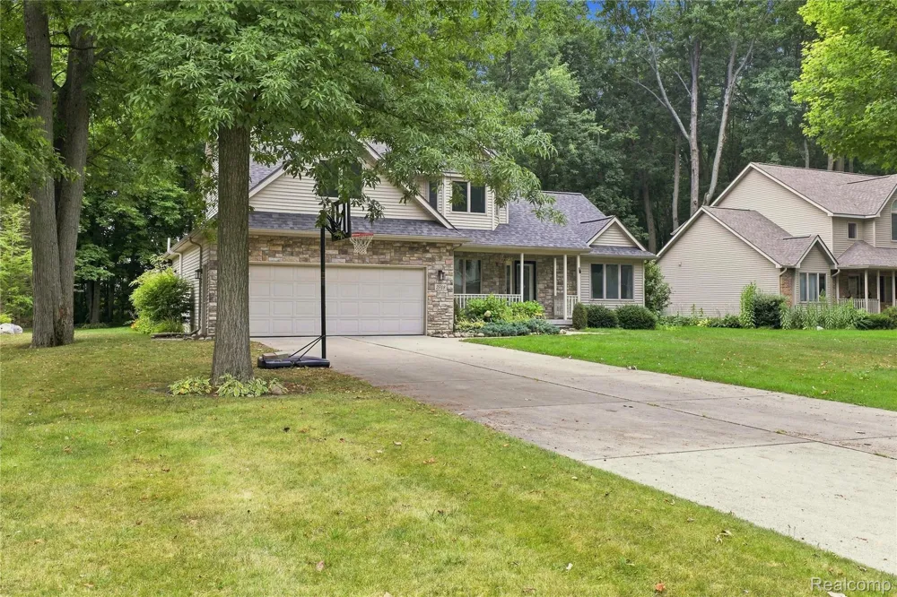 2318 Flagstone Drive Flint Charter Township, MI 48433