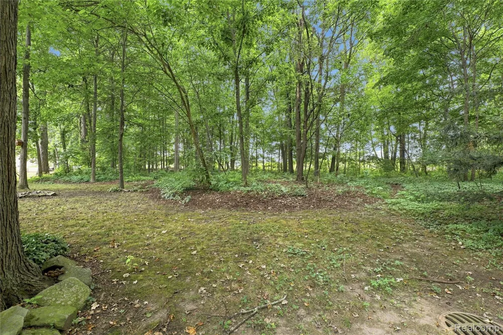 2318 Flagstone Drive Flint Charter Township, MI 48433
