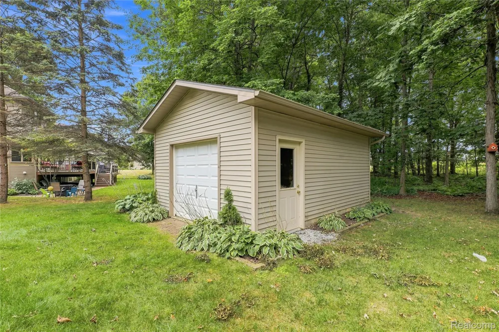 2318 Flagstone Drive Flint Charter Township, MI 48433