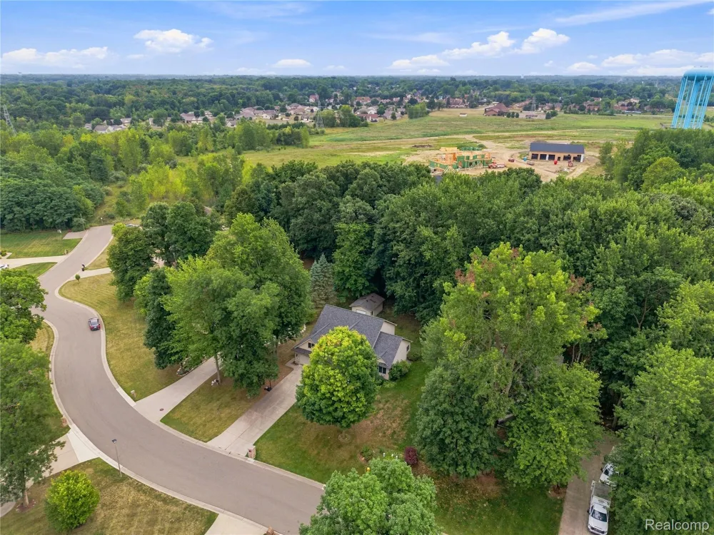 2318 Flagstone Drive Flint Charter Township, MI 48433