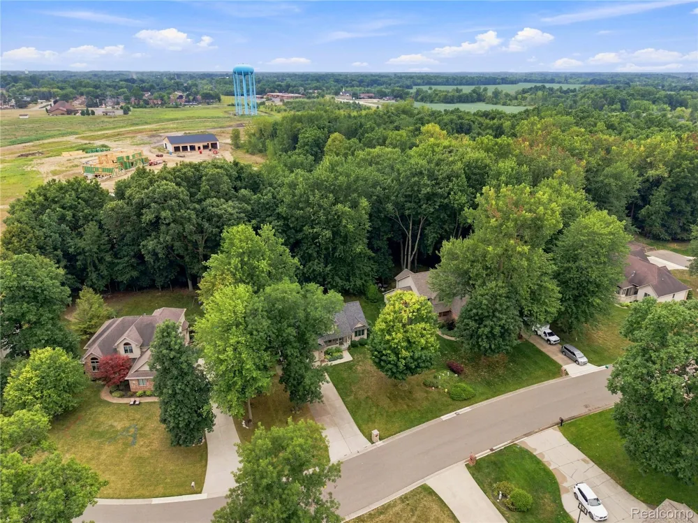 2318 Flagstone Drive Flint Charter Township, MI 48433