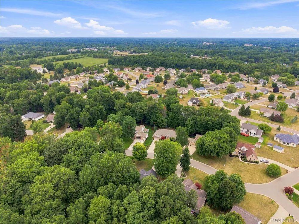 2318 Flagstone Drive Flint Charter Township, MI 48433