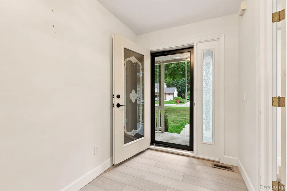 2318 Flagstone Drive Flint Charter Township, MI 48433