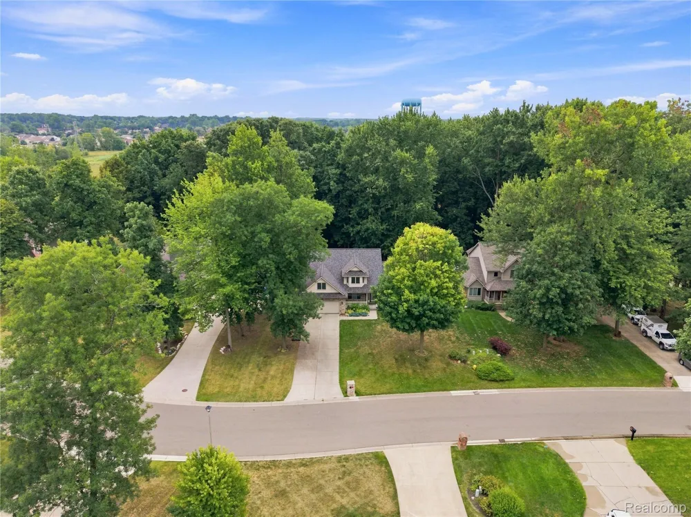 2318 Flagstone Drive Flint Charter Township, MI 48433