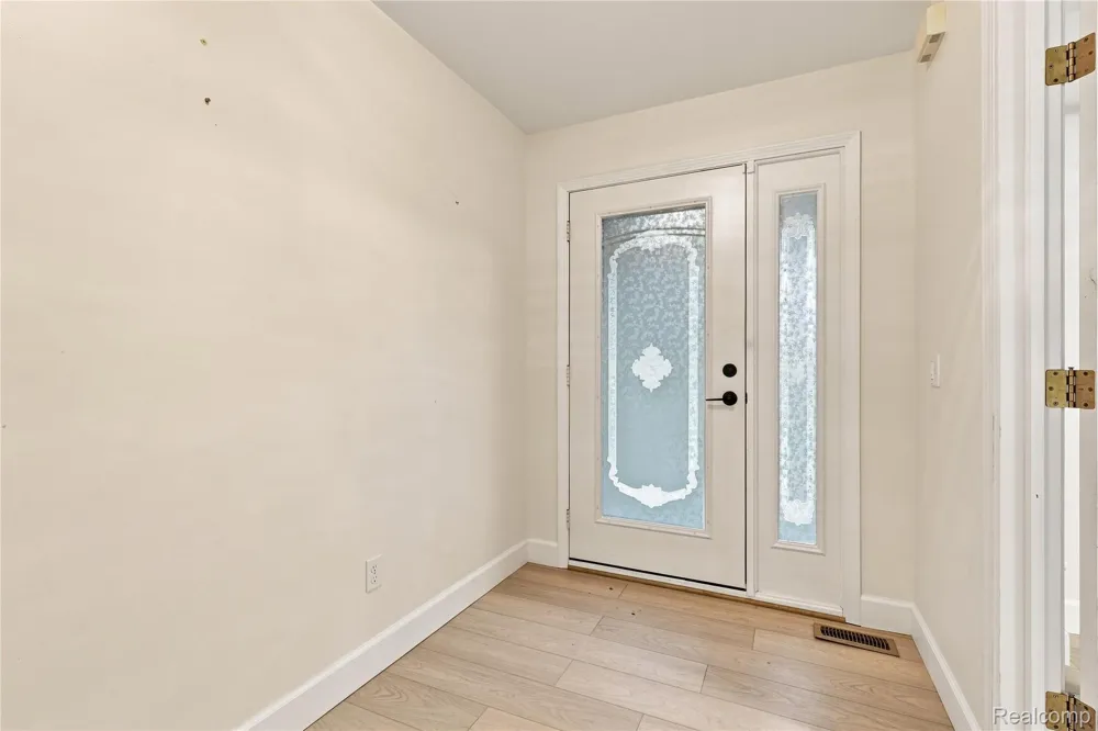2318 Flagstone Drive Flint Charter Township, MI 48433