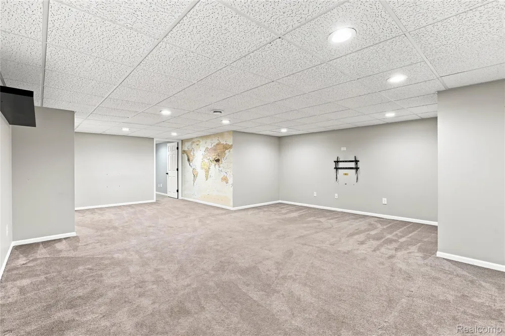 2318 Flagstone Drive Flint Charter Township, MI 48433
