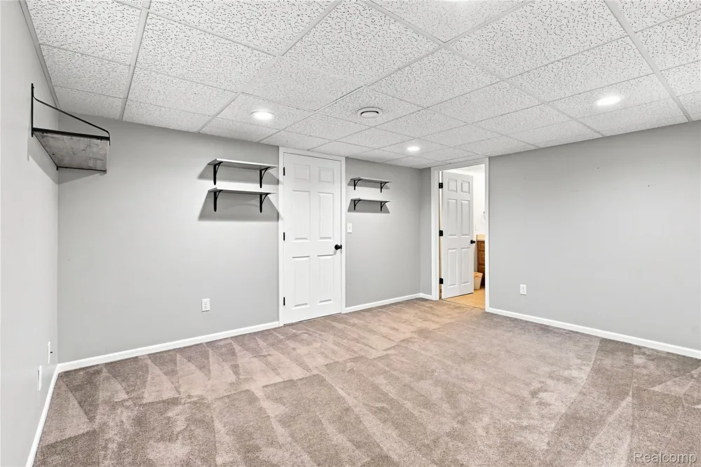 2318 Flagstone Drive Flint Charter Township, MI 48433
